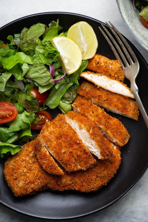 Healthy Homecooked Meals, Breaded Chicken Meals, Good Side Dishes For Chicken, Food With Chicken Breast, Uni Meal Ideas, Healthy Side Dishes For Chicken, Easy Food Ideas For Dinner, Bread Dinner Ideas, Fried Chicken Meals