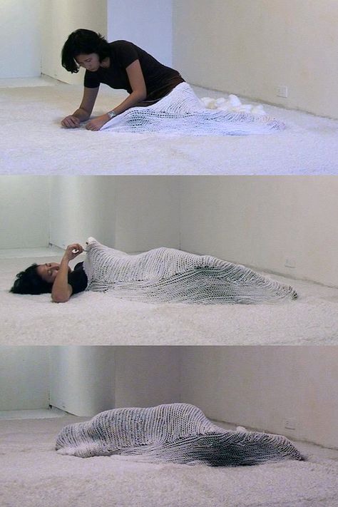 SO funny! / Bea Camacho - Enclosed - Harvard-schooled cocoon artist wrapped up in her work Bea Camacho, Arte Peculiar, Dunhuang, White Carpet, Sculpture Installation, Art Textile, Land Art, Abstract Artists, Art Plastique