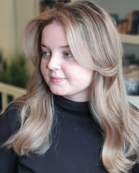 Voluminous Curtain Bangs, Round Face Hairstyles Long, Flattering Bangs, Chubby Face Haircuts, Chubby Face, Hairstyle For Chubby Face, Bangs For Round Face, Bangs With Medium Hair, Spring Hair