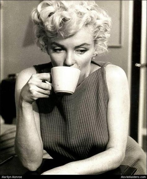 famous people drinking coffee People Drinking Coffee, Photos Rares, Jane Russell, Gentlemen Prefer Blondes, Joe Dimaggio, Mae West, Serge Gainsbourg, Gene Kelly, Marilyn Monroe Photos