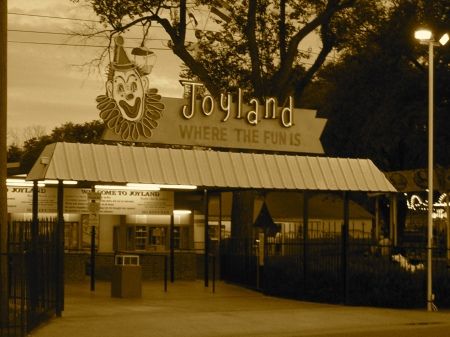 neil gaiman interviewing stephen king about his latest novel Joyland Amusement Park, Lubbock Texas, Abandoned Amusement Parks, Lubbock Tx, Wichita Kansas, Natural Bridge, Wichita Ks, Kids Growing Up, Amusement Park