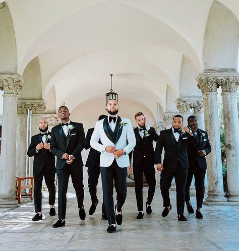 Groomsmen Inspiration, Suit For Groom, Groomsmen Wedding Photos, Groomsmen Pictures, Marriage Pictures, Groomsmen Poses, Groomsmen Tuxedos, Groom Wedding Attire, Wedding Portrait Poses