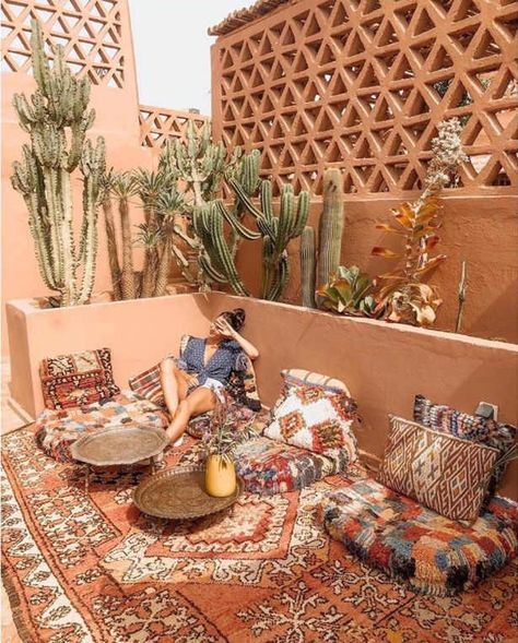 Moroccan Pillows Shopping & Care Guide – Moroccanzest Moroccan Interiors Marrakech Morocco, Moroccan Outdoor Decor, Morocco Decor, Garden Boho, Design Marocain, Morocco Style, Moroccan Home Decor, Moroccan Homes, Moroccan Interiors