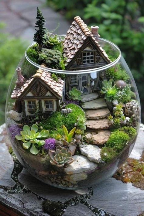 Terrarium Craft, Garden Corner Ideas, Glowing Fairy, Fairy Terrarium, Fairy Garden Pots, Fairy Garden Plants, Fairy House Crafts, Corner Ideas, Garden Corner