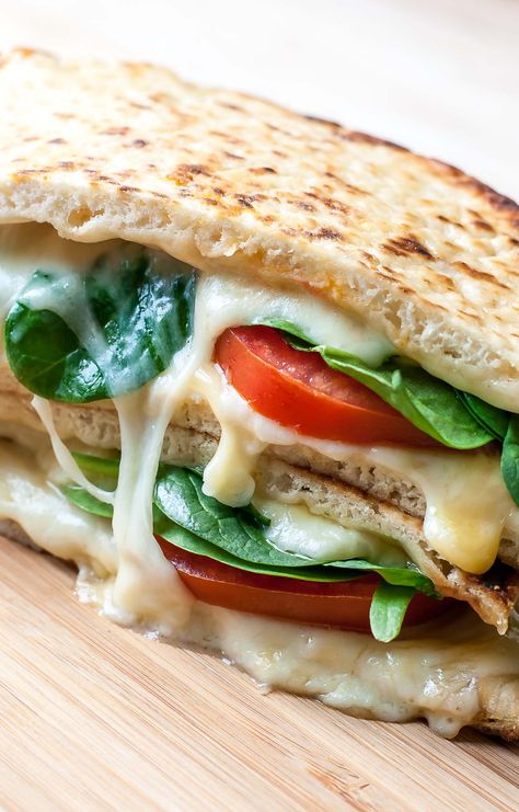 Pita Pocket Recipes Lunches, Pitta Recipes, Cheese Pita, Tomato Grilled Cheese, Pita Pocket Recipes, Pita Recipe, Pita Recipes, Pita Sandwiches, Pita Pockets