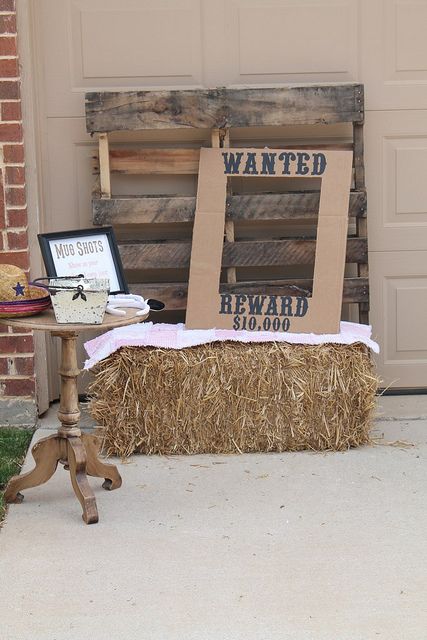 This would be a cute photo booth idea!!!! Stick horse instructions too. Sheriff Callie Birthday, Lila Party, Cowboy Theme Party, Wild West Party, Western Birthday Party, Rodeo Party, Horse Birthday Parties, Country Party, Cowboy Birthday Party