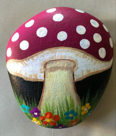 Mushroom Painted Rocks Ideas, Painted Rocks Ideas Easy Flowers, Painted Rocks Mushrooms, Mushroom Painted Rocks, Mushroom Rock Painting, Rock Painting Ideas For Garden, Mushroom Painting Ideas, Garden Rock Painting Ideas, Modern Gardening