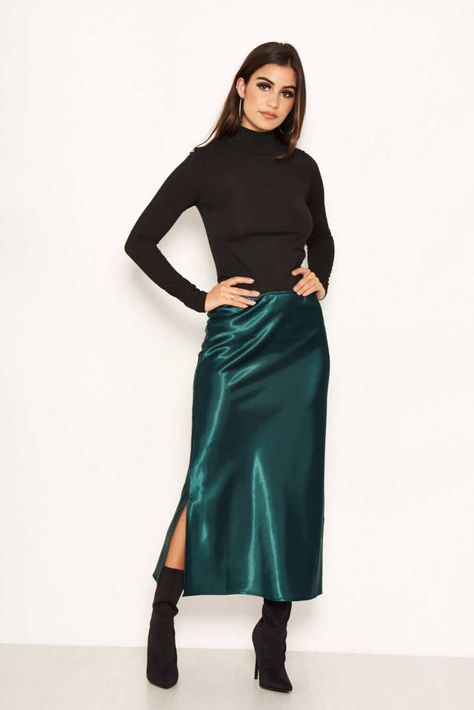 Green Satin Skirt Outfit, Satin Skirt Outfit Classy, Green Satin Midi Skirt, Green Satin Skirt, Green Skirt Outfits, Green Silk Skirt, Silk Skirt Outfit, Satin Skirt Outfit, Sequin Prom Dresses