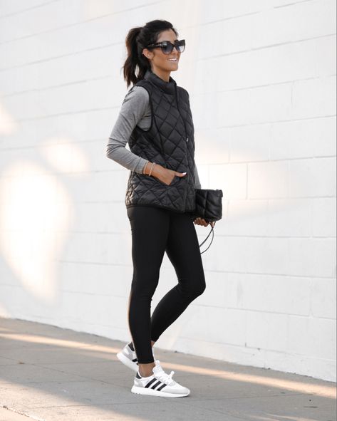 Black Athleisure Outfits, Mom Outfit Ideas, Athleisure Outfits Fall, Women Sporty Outfits, Black Jacket Outfit, Sporty Mom, Coach Outfits, Jacket Outfit Women, Mom Outfit