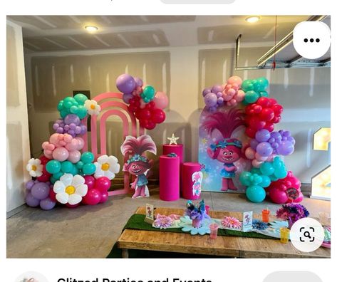 Princess Poppy Birthday Decorations, Trolls World Tour Party Decorations, Trolls Poppy Birthday Party Ideas, Trolls Theme Party, Trolls 1st Birthday Party Girl, Poppy Trolls Birthday Party, Trolls Birthday Decorations, Troll Themed Birthday Party, Trolls Decorations Ideas