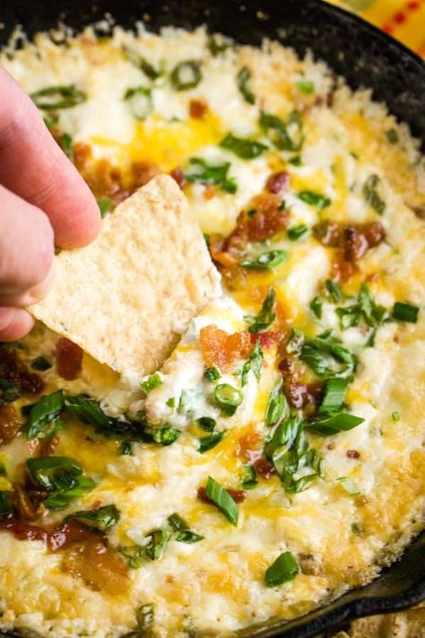 New Years Eve Dips Appetizer Recipes, Blackstone Dip Recipes, Jalapeño Appetizers, Best Jalapeno Popper Dip, Jalapeno Appetizers, Bacon Jalapeno Dip, Cheese Jalapeno Dip, Delicious Starters, Popper Dip Recipe