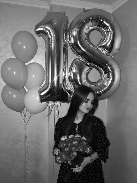 Tumblr Birthday, Sweet 16 Pictures, Birthday Goals, Cute Birthday Pictures, Shotting Photo, Photographie Portrait Inspiration, Sweet Sixteen Birthday, Birthday Photography, Photos Tumblr