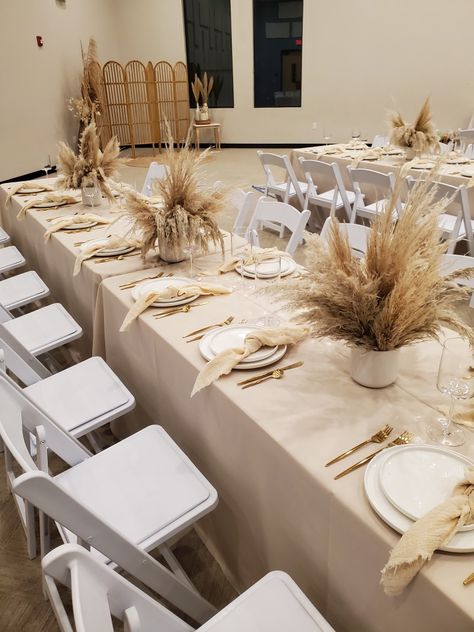 Pampas Graduation Party Decor, Tan Birthday Decorations, White And Brown Party Decoration, Neutral Party Centerpieces, Brown And White Party Decor, Beige Event Decor, Neutral Decorations Party, Neutral Color Party Decorations, Pampas Gender Reveal Decor