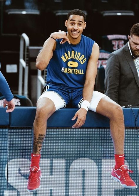 Jordan Poole Pfp, Jordan Poole Wallpaper, Nba Wallpapers Stephen Curry, Michael Jordan Pictures, Basketball Background, Jordan Poole, Bola Basket, Basketball Photos, Nba Outfit