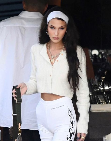 Activewear Photoshoot, Wide Headbands, Headband White, Band Outfits, Bella Hadid Outfits, Headband Outfit, Bella Hadid Style, Exercise Yoga, Yoga Headband