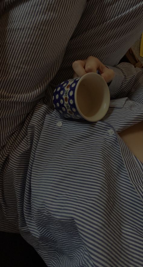 #coffee #morning #aesthetic #cozy Good Morning Snap, Coffee Morning Aesthetic, Morning Snap, Music Suggestions Instagram Story, Linen Dress Pattern, Dressing Room Decor, Morning Aesthetic, Cozy Morning, Animal Cutouts