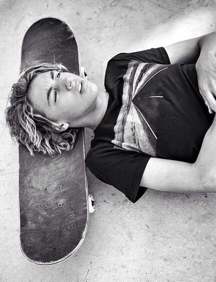 Curren Caples, Skater Photoshoot, Skater Photos, Skate Boy, Skate Photography, Skateboard Photos, Skateboard Fashion, Surfer Boys, Skate Photos