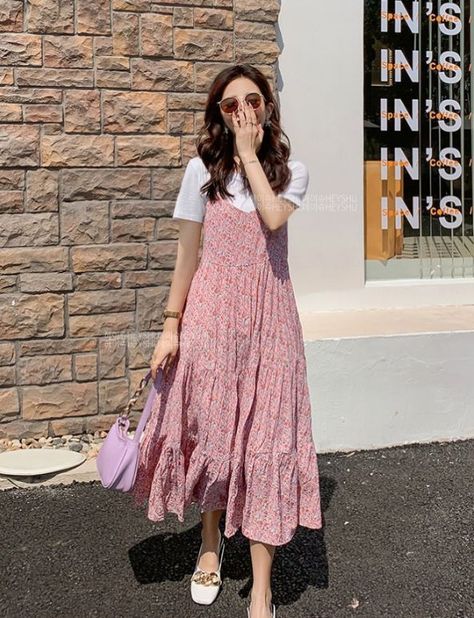 Summer Ethnic Outfits, Dresses For Summer 2024, Dress For College Casual, Modest Girly Outfits, Smart Casual Women Outfits, Simple Frock Design, Simple Frocks, Cute Modest Outfits, Kuching