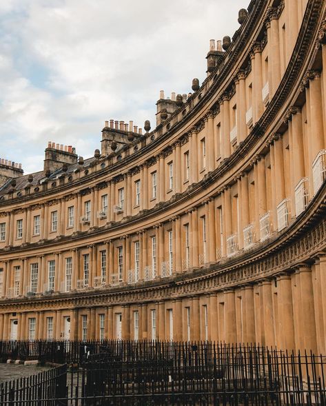 Bath Somerset Aesthetic, Bath England Aesthetic, Converging Lines, England Houses, Royal Crescent, Money Aesthetics, Bath Aesthetic, England Aesthetic, Bath Somerset