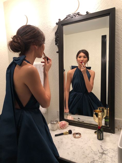 Crazy Rich Asians Star Gemma Chan Gets Ready for the Golden Globe Awards Old Hollywood Glam Short Dress, Crazy Rich Asians Astrid Style, Crazy Rich Asians Makeup, Astrid Leong Crazy Rich Asians, Astrid Leong Outfits, Asian Rich Aesthetic, Astrid Crazy Rich Asians Aesthetic, Gemma Chan Outfits, Getting Ready For Night Out