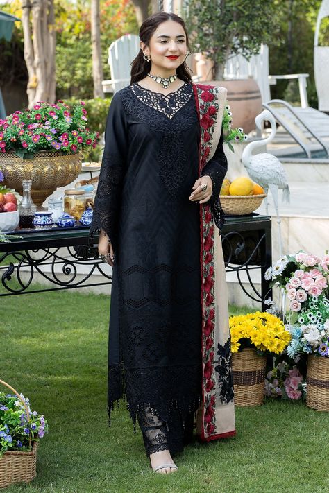 Elegant Pakistani Black Embroidered Long Kameez Trousers Party Dress Long Kameez, Eid Dresses, Simple Pakistani Dresses, Lawn Shirts, Pakistani Designers, Suit Fabric, Pakistani Outfits, How To Dye Fabric, Long Shirt