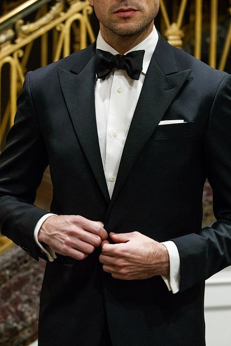 how-to-wear-black-tie-bow-tie-peak-lapel-tuxedo-classic-dress-code-formal-men-outfit Black Tie Men, Tie Outfits Men, Black Tie Outfits, Black Tie Wedding Guest Dress, Black Tie Dress Code, Mens Formalwear, Bow Tie Suit, Tie Outfit, Black Tie Optional