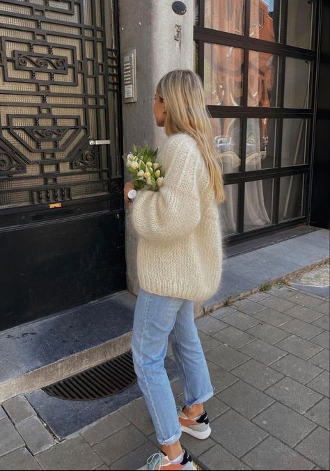 Puff Sleeve Cardigan, Mohair Cardigan, Casual Sweater, Mode Inspiration, Wool Cardigan, New Age, Autumn Winter Fashion, Work Outfit, Puff Sleeve