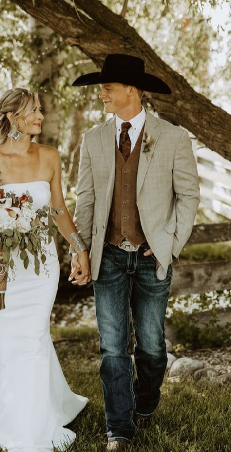 Men's Western Wedding Outfit, Modern Cowboy Style Men Wedding, Grooms Attire Country Wedding, Men’s Attire For Country Wedding, Ranch Wedding Groomsmen, Western Groom Suit, Cowboy Wedding Attire Women, Wedding Cowboy Outfit Men, Rustic Wedding Attire For Men