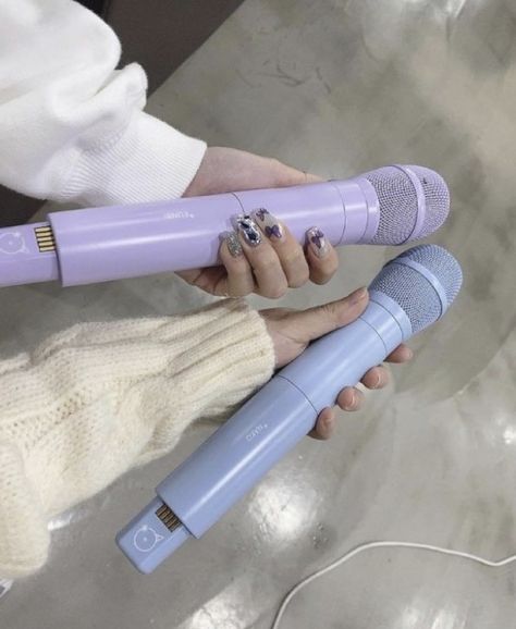 Eunbi and Nako’s microphones. Eunbi-Purple 💜 Nako-Blue 💙 Two Microphones Aesthetic, Microphones Kpop Shifting, Microphone Aesthetic Kpop, Singer Aesthetic Microphone, Kpop Dr Lightstick Ideas, Faria Core, Kpop Dr Microphone, Microphones Kpop, Kpop Idol On Stage