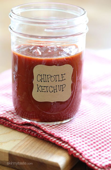 Spicy Chipotle Ketchup - Homemade ketchup is easy! Perfect for burgers or sweet potato fries. Chipotle Ketchup, Chipotle Paste, Ketchup Recipe, Homemade Ketchup, Homemade Condiments, Baked Fries, Burger Bar, Skinny Taste Recipes, Food Yummy