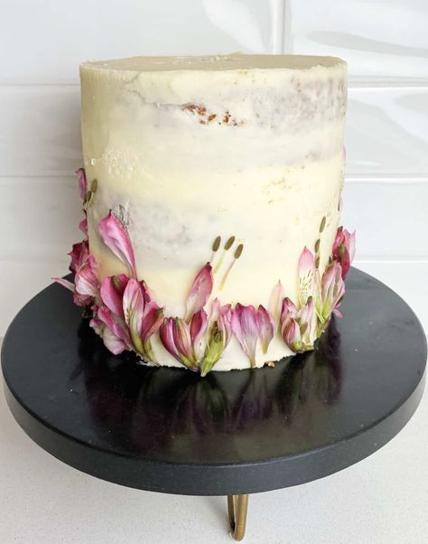 Vanilla Cake Without Buttermilk - Foods Guy Cake Without Cream, Rotating Cake Stand, Frosting Flowers, Cold Cake, Vanilla Buttercream Frosting, Buttercream Frosting Recipe, Baby Birthday Cakes, Vanilla Buttercream, Cake Decorating Tools