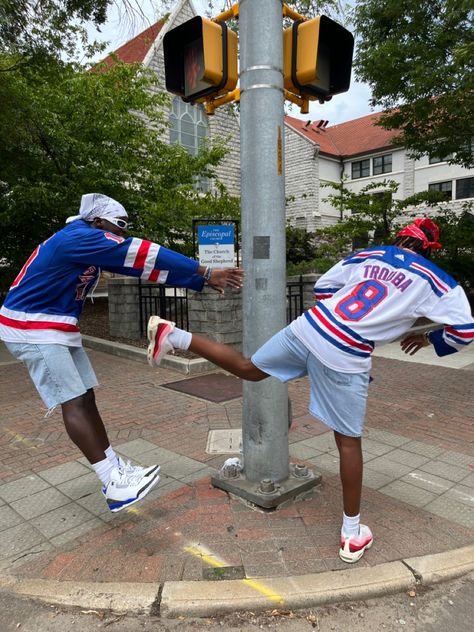 Levi Jorts Outfits, Vintage Jersey Outfit Men, Baggy Jean Shorts Outfit Men, Hockey Jersey Outfit Mens Streetwear, Hockey Jersey Streetwear, Bandana Shorts Outfits, Jorts Mens Outfits Streetwear, Rangers Jersey Outfit, Duo Fit Pics