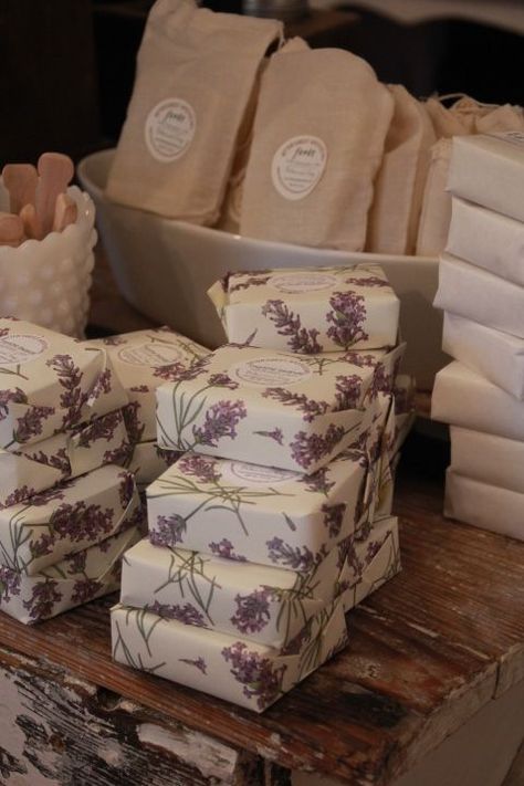 Fancy Soap Packaging, Homemade Soap Aesthetic, Homemade Soap Packaging Ideas, Handmade Soap Packaging Ideas, Soaps Design, Artisan Soap Packaging, Luxury Soap Packaging, Soap Packaging Ideas, Soap Wrapping