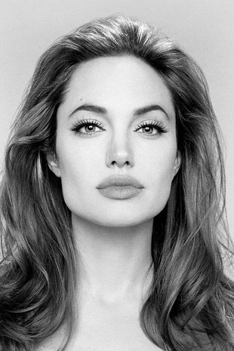 Angelina Jolie Angelina Jolie Makeup, Glamour Portraits, Angelina Jolie Photos, 얼굴 그리기, Portrait Photography Women, Celebrity Drawings, Face Photography, Portrait Sketches, Celebrity Portraits