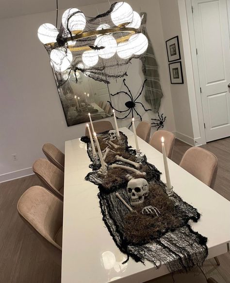 Skeleton Charcuterie Table, Halloween Skeleton Dinner Party, Skeleton Tablescape, Halloween Party Table Setup, Glam Halloween Dinner Party, Halloween Skull Charcuterie Board, Halloween Party Table, Halloween Party Dinner, Halloween Dinner