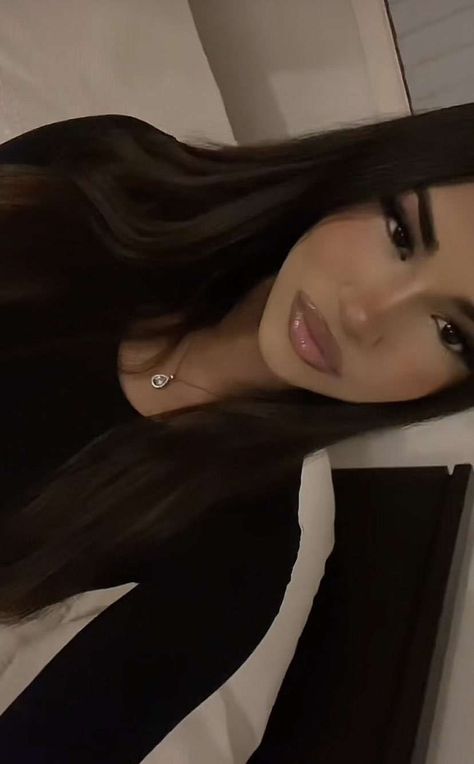 Makeup Style Names, Spanish Baddie, Baddie Mirror Pics No Face, Makeup Styles To Try, German Makeup, Baddie Selfie, Latina Makeup, Wine Hair, Formal Makeup