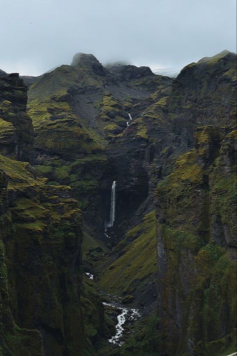 Iceland Wallpaper, Mountain Rocks, Iceland Nature, Mountain Wallpaper, Green Mountain, Apple Wallpaper, Nature Images, Landscape Wallpaper, Nature Aesthetic