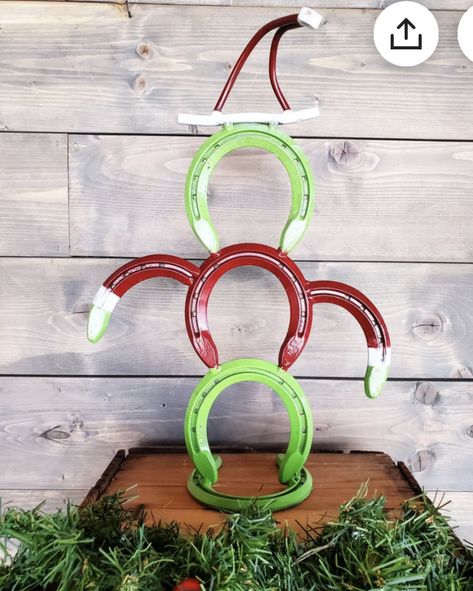 Horseshoes Ideas, Beginner Welding Projects Ideas, Scrape Art, Horseshoe Christmas, Forging Ideas, Metal Christmas Ornaments, Grinch Stuff, Horseshoe Crafts Projects, Grinch Decorations