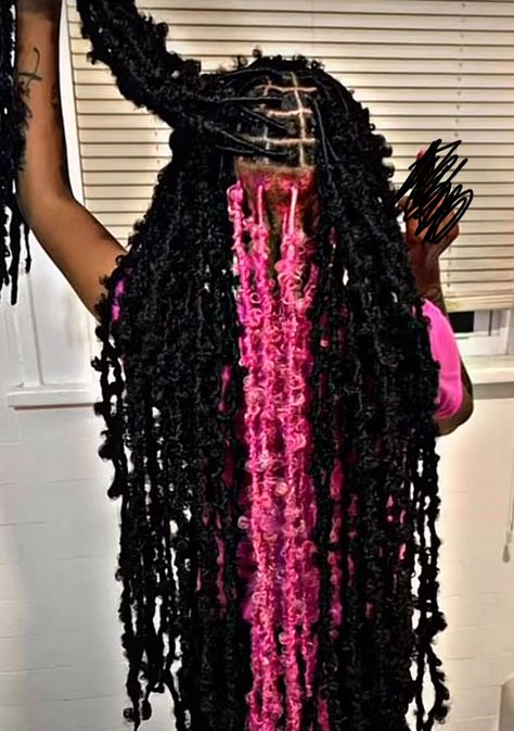 Butterfly Locs For Prom, Cute Faux Locs Hairstyles With Color, Black And Pink Peekaboo Soft Locs, Long Butterfly Locs With Color Purple, Butterfly Locs With Peekaboo Color, Long Butterfly Locs With Color Pink, Soft Locs With Peekaboo, Butterfly Locs Hairstyle Color, Peekaboo Butterfly Locs Blonde