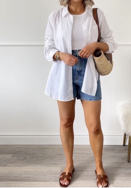 Casual Summer Style 2023, 65 And Sunny Outfit, Mum Beach Outfit, Pool Party Modest Outfit, Summer 30s Outfits, Easy Summer Style For Moms, Cream Sweater Black Jeans Outfit, Denim Shorts With Shirt Outfit, Women’s Spring Fashion Trends 2024