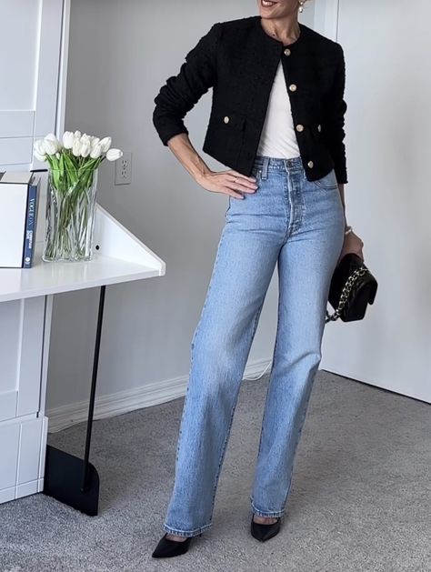 Cropped Blazer With Jeans, Black Chanel Jacket Outfit, Smart Casual Autumn Outfit Women, Collarless Jacket Outfit, Black Cropped Blazer Outfit, Channel Blazer, Bolero Jacket Outfit, Chanel Jacket Outfit, Autumn Outfit Women