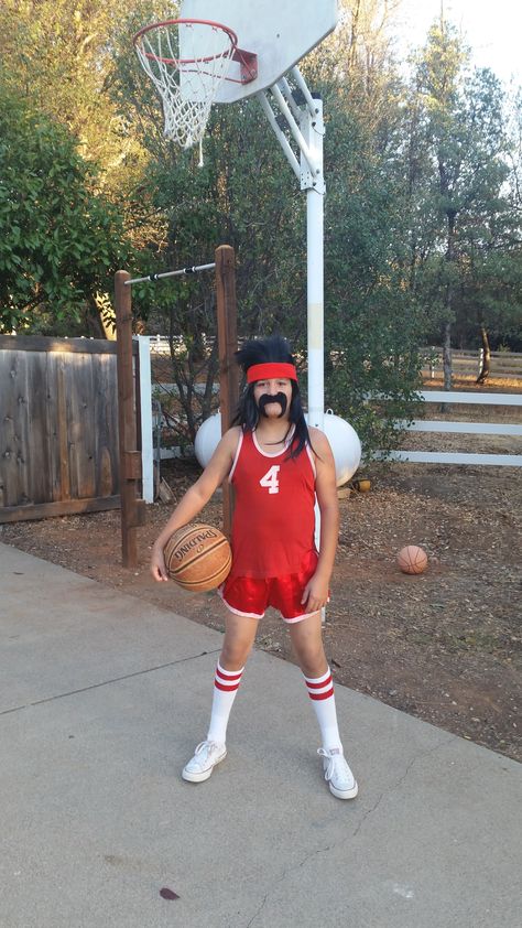 Vintage Basketball Player! Kason and Buddies #halloween #Halloweencostumes #funnycustumes Olympic Sports Costumes, Olympics Party Outfit, Basketball Player Costume, Athlete Costume, Basketball Costume, Basketball Dress, Pregnant Halloween Costumes, Duo Costumes, Sports Costume