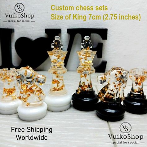 Resin Chess Board Diy, Chess Resin Idea, Diy Resin Chess Set, Resin Chess Set Ideas, Resin Chess Board Ideas, Chess Resin, Resin Chess Board, Resin Chess Pieces, Resin Chess Set