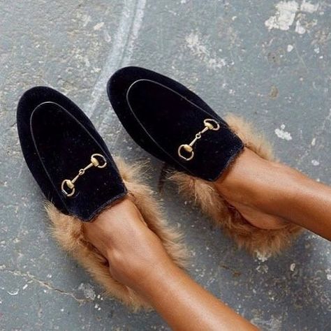 Princetown Gucci, Gucci Loafers, Penny Loafer, Carrie Bradshaw, Shoe Closet, Gucci Mules, Shoe Obsession, Shoe Lover, Gucci Shoes