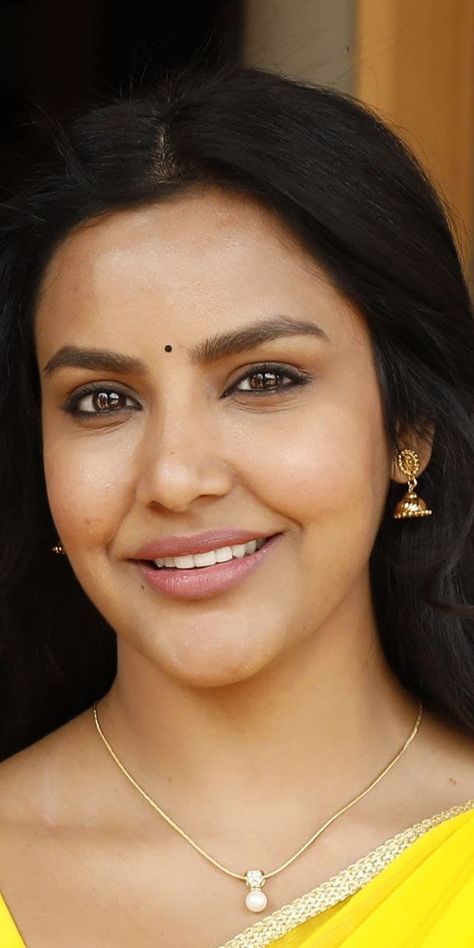 Priya Anand In Saree, Priya Anand Hot, Priya Anand, Hot Poses, Saree Navel, Beauty Face Women, Face Images, Actress Pics, Actress Photos