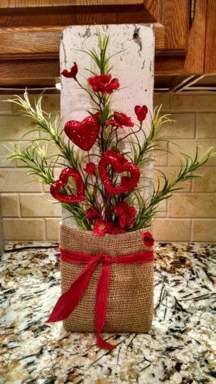 Diy Vintage Valentine Decorations, Valentines Restroom Decor, Christian Valentines Decorations, Cheap Diy Valentines Decor, Diy Valentines Door Hanger, Valentine Arrangements Diy, Wood Valentines Decor, Valentines Dough Bowl Decor, Valentine Centerpieces Diy