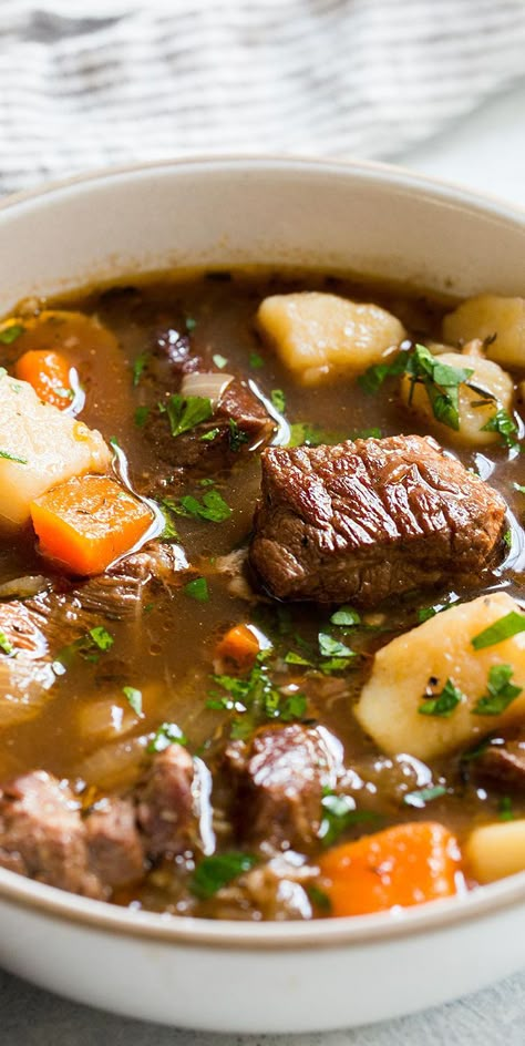 Irish Beef Stew Irish Stew Recipe Guinness, Beef Potatoes And Carrots, Irish Beef Stew Recipe, Stew Easy, Irish Stew Recipe, Guinness Beef Stew, Beef Potatoes, Irish Beef Stew, Irish Jig