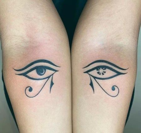 Tattoo Women, Tattoo Eye Of Horus, Dark Angel Tattoo, Eye Of Horus Tattoo, Horus Tattoo, Behind The Ear Tattoo, Egyptian Symbols, Angel Tattoo, Eye Of Horus