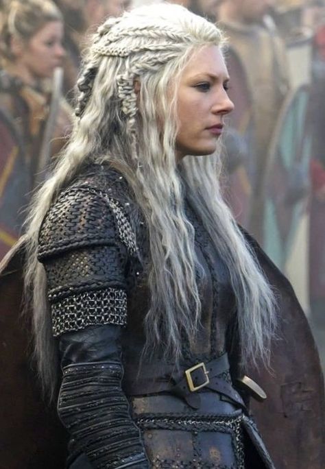 Lagertha Costume, Kathryn Winnick, Dark Goddesses, Lagertha Lothbrok, Lagertha Vikings, Viking Shield Maiden, Lagertha Hair, Vikings Lagertha, Visenya Targaryen