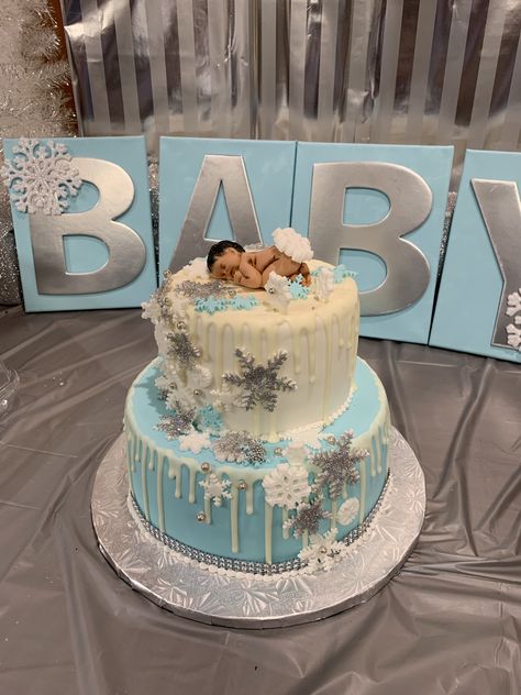 Winter Wonderland Baby Shower Dress, Winter Baby Shower Cake Boy, Winter Wonderland Baby Shower Cake, Winter Baby Shower Cake, Baby Shower Cake Ideas, Winter Wonderland Cake, Winter Baby Shower Themes, Snowflake Cake, Winter Shower